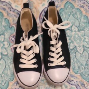 Twisted Black and White Women's Sneakers